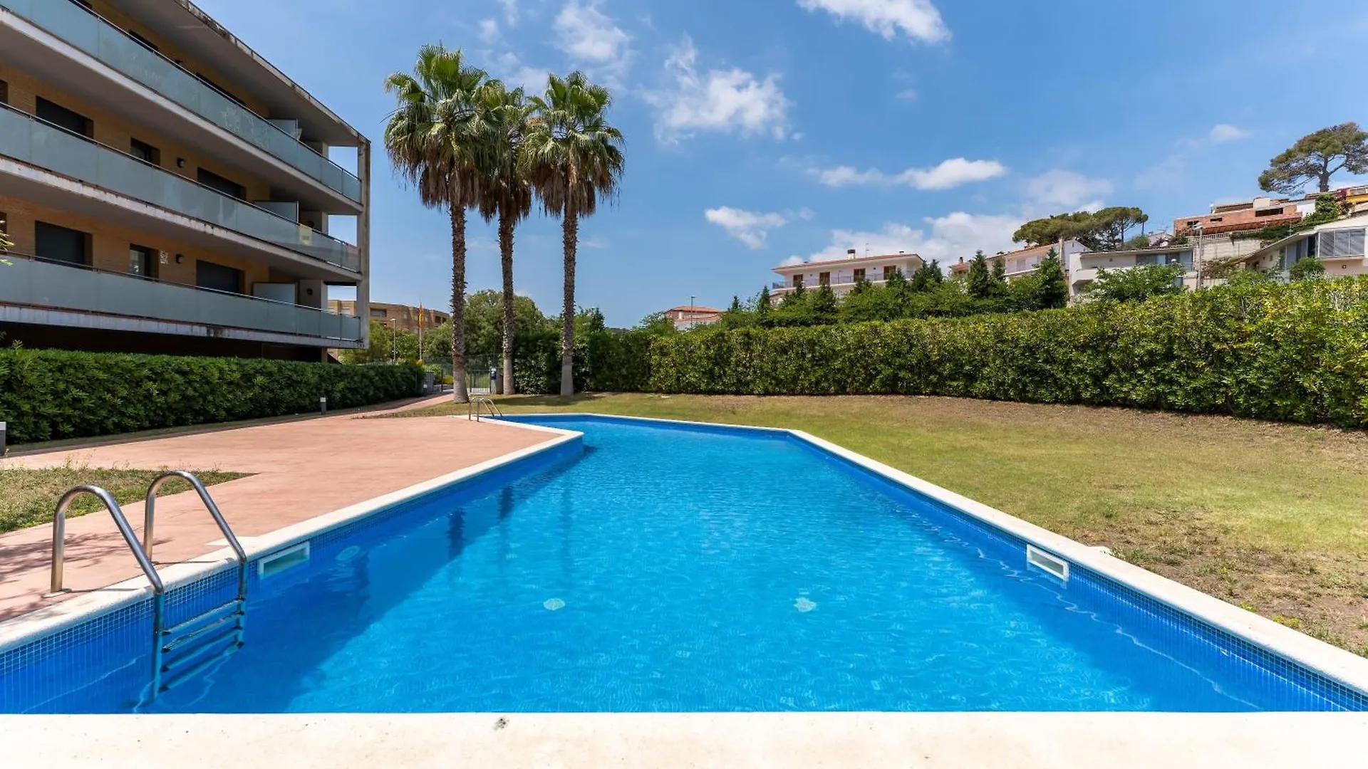Precioso Apartamento Con Gran Terraza Y Piscina contacts