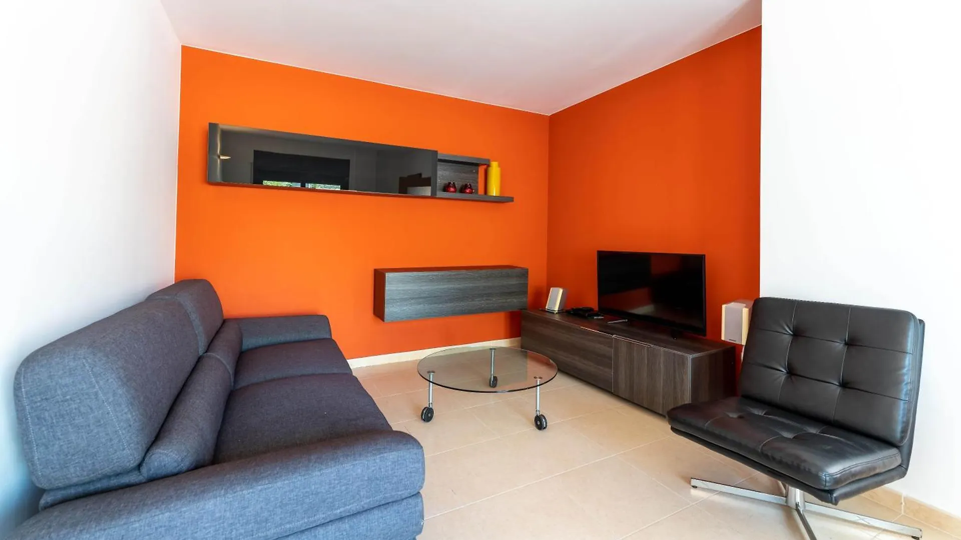 Precioso Apartamento Con Gran Terraza Y Piscina Tossa de Mar Spain
